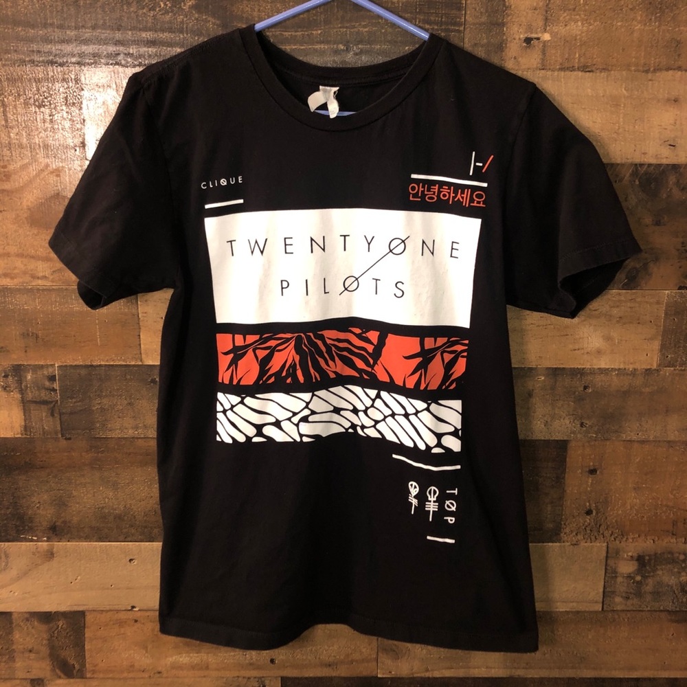 Twenty one pilots. Band shirt